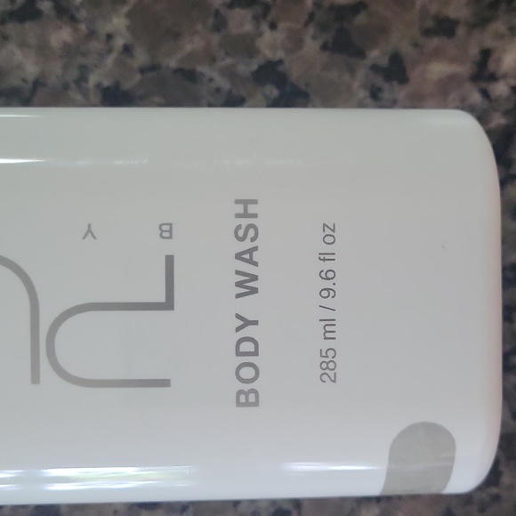 PURE by Gloss 9.6 fl oz pump BODY Wash Clear Rinse Lemon INfusion smells great! - Picture 2 of 6